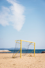 but de football sur la plage. Beach soccer.