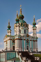 Blick auf die St. Andreaskirche in Kiew in der Ukraine