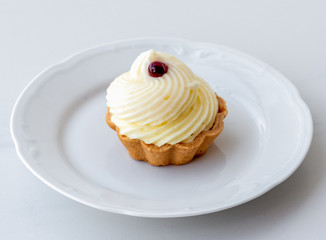 Mini tart with fresh custard