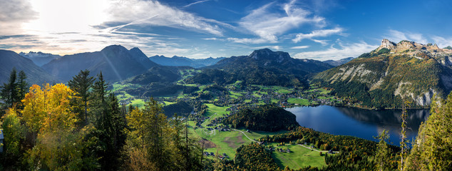 Altaussee, Loser and lake Altausseer See in the Salzkammergut in Austria. - obrazy, fototapety, plakaty