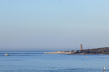 Kieler Förde: Yachthafen Laboe mit Ehrenmal  (Schleswig-Holstein)