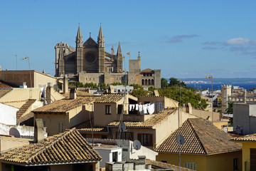 Fototapeta na wymiar Cityscape of Palma de Mallorca with Palma Cathedral over the rooftops
