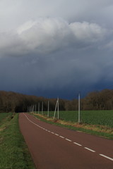 道～暗雲