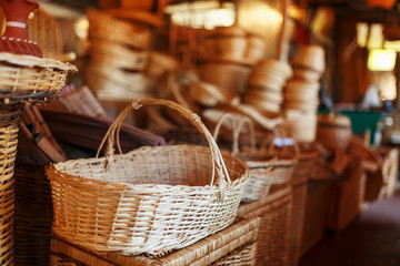Obraz premium Handmade wicker baskets, items and souvenirs at the street craft market