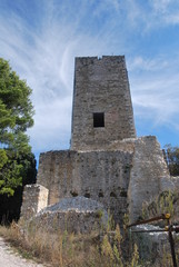 Fototapeta na wymiar Le rovine del castello di Popoli, Abruzzo, Italia