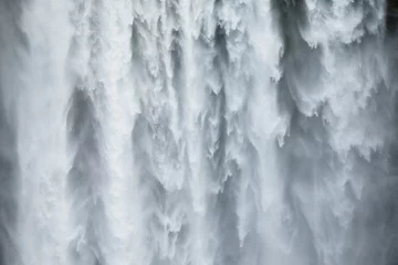 Fototapeten Close-uo des Skogafoss-Wasserfalls in Island, Europa. © Lukas Gojda