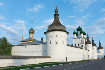 Fototapeta na wymiar The walls of the Rostov Kremlin