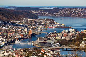 Fototapeta na wymiar View on Bergen and harbor from the mountain top