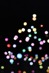 飛散る発泡スチロールのボール