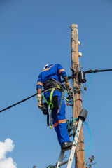 Obraz premium African electrician