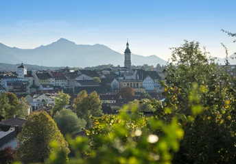 Fotobehang Traunstein in Bayern (Nähe Chiemsee) - Panoramablick mit Ortskern und Bergen © Frank Lambert