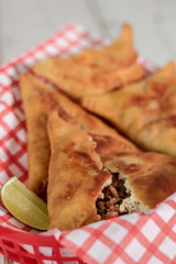 Empanada de carne y queso