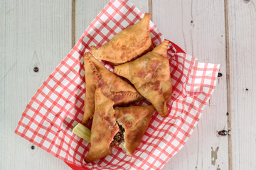 Empanada de carne y queso