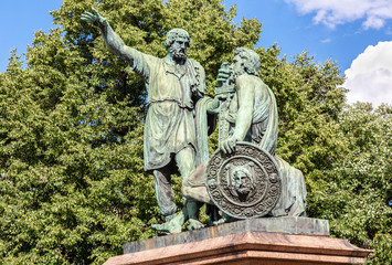 Fototapeta na wymiar Monument to Minin and Pozharsky in Moscow, Russia