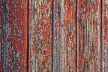 Lack blättert ab von roten Holz Latten