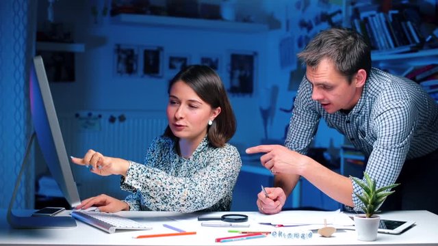 manager stands at the table in the office, indicates employee errors