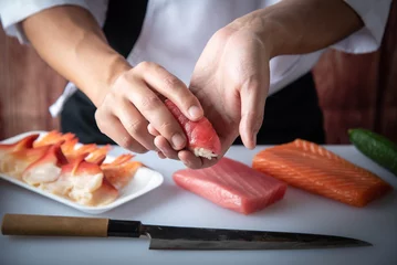 Zelfklevend Fotobehang Sushi bar japanese sushi chef making nigiri sushi