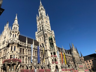 Rathaus mit Glockenspiel am Marienplatz in München