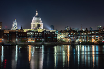 Fototapeta na wymiar Millennium Bridge and St Pauls Cathedral at night in London