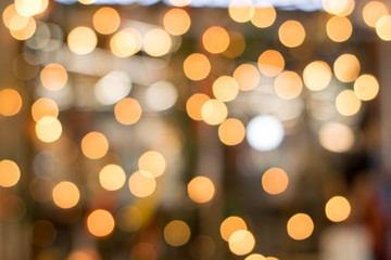 Obraz premium Blurred bokeh lights in orange circles to gold.