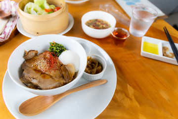 ランチ　台湾　ルーロウファン