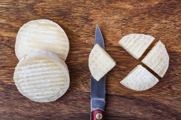 goat's milk cheese called cabecou