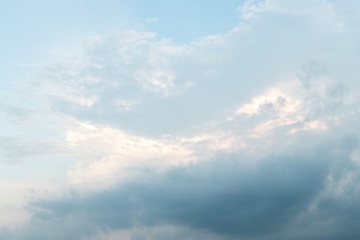 Obraz premium Clear blue sky with white cloud background