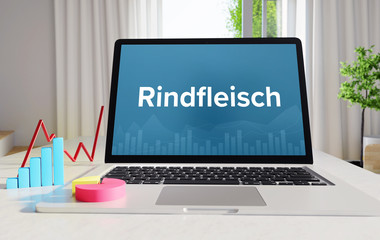 Rindfleisch – Business/Statistik. Laptop im Büro mit Begriff auf dem Monitor. Finanzen/Wirtschaft.