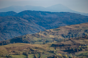 Obraz premium Wooded hills in the haze in autumn