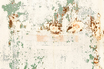 塗装が劣化した古い壁