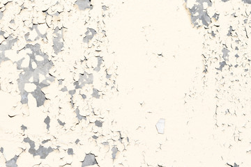 塗装が劣化した古い壁