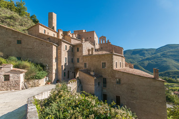 Fototapeta na wymiar Castello di Postignano è un antico borgo medievale nel cuore della Valnerina in Umbria, riportato alla vita da uno straordinario lavoro di restauro.