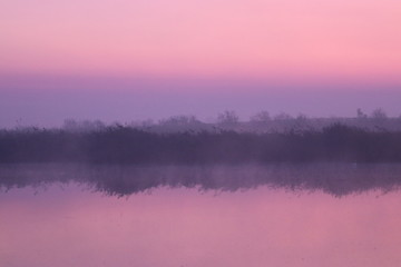 Obraz premium Dawn over the lake, sunrise