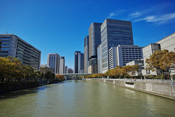 Fototapeta na wymiar 水都大阪 淀屋橋から見る土佐堀川とビル群