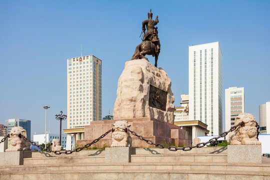 Damdin Sukhbaatar monument, Sukhbaatar