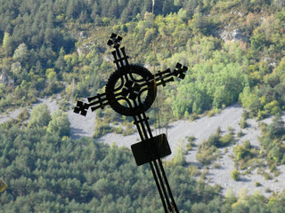 Cruz de hierro de un cementerio de alta montaña