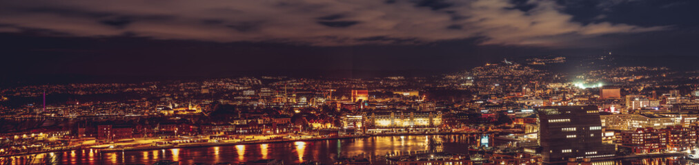 Fototapeta na wymiar Nocne zdjecia Oslo, stolicy Norwegii