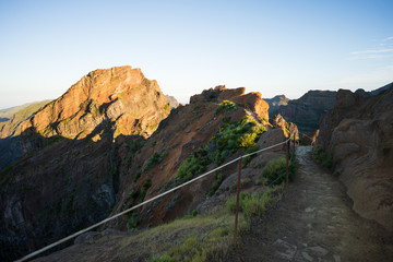 The breezy ridge between the buzzard nest and Pedra Rija