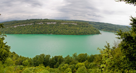 Obraz premium lac de vouglans river, france