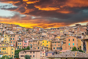 Naklejka premium Sunset over colorful buildings in Siena Italy
