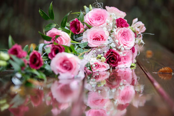 Brautstrauß Rosen Spiegelung