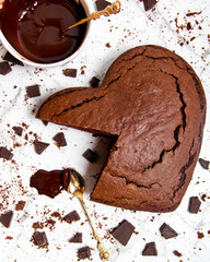 Ciasto w kształcie serca z czekoladą