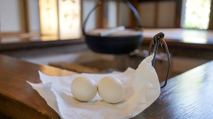 松之山温泉　湯守処　地炉の囲炉裏と温泉卵