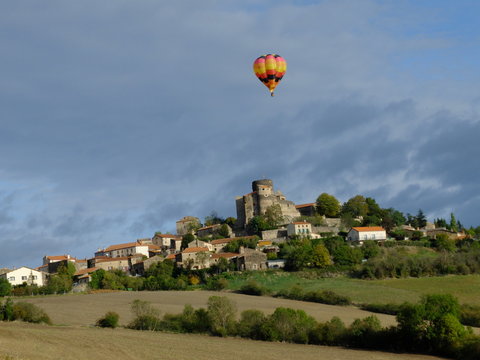 De Boudes &agrave; Chalus en montgolfi&egrave;re (Auvergne)