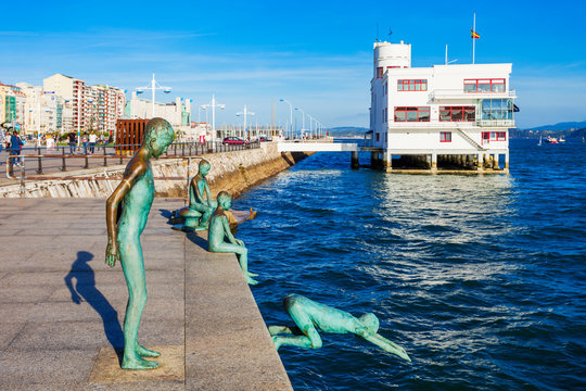 Los Raqueros Monument in Santander