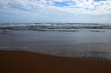 Fototapeta na wymiar An image of the beach with a sea with waves