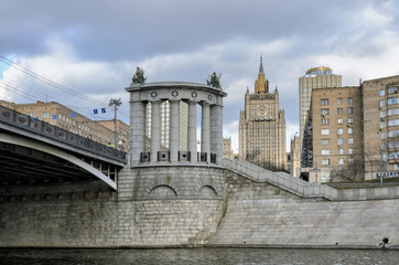 Fototapeta na wymiar MOSCOW,RUSSIA - MARCH 11,2014: View of the Borodino bridge and Russian Foreign Ministry, Moscow, Russia