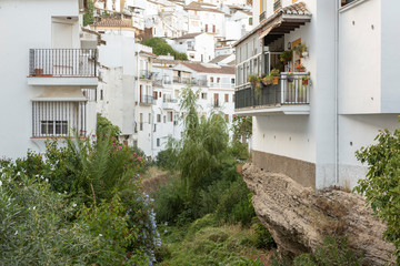 Setenil de las Bodegas, es un pueblo en la provincia de Cádiz, España