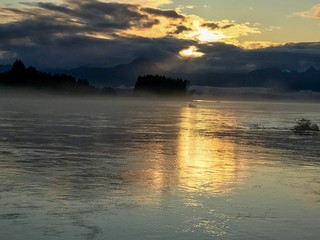 Obraz premium sunset over lake River , Alaska 