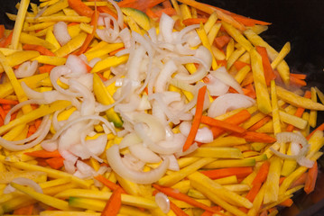 Preparation of Uzbek pilaf Приготовление узбекского плова 